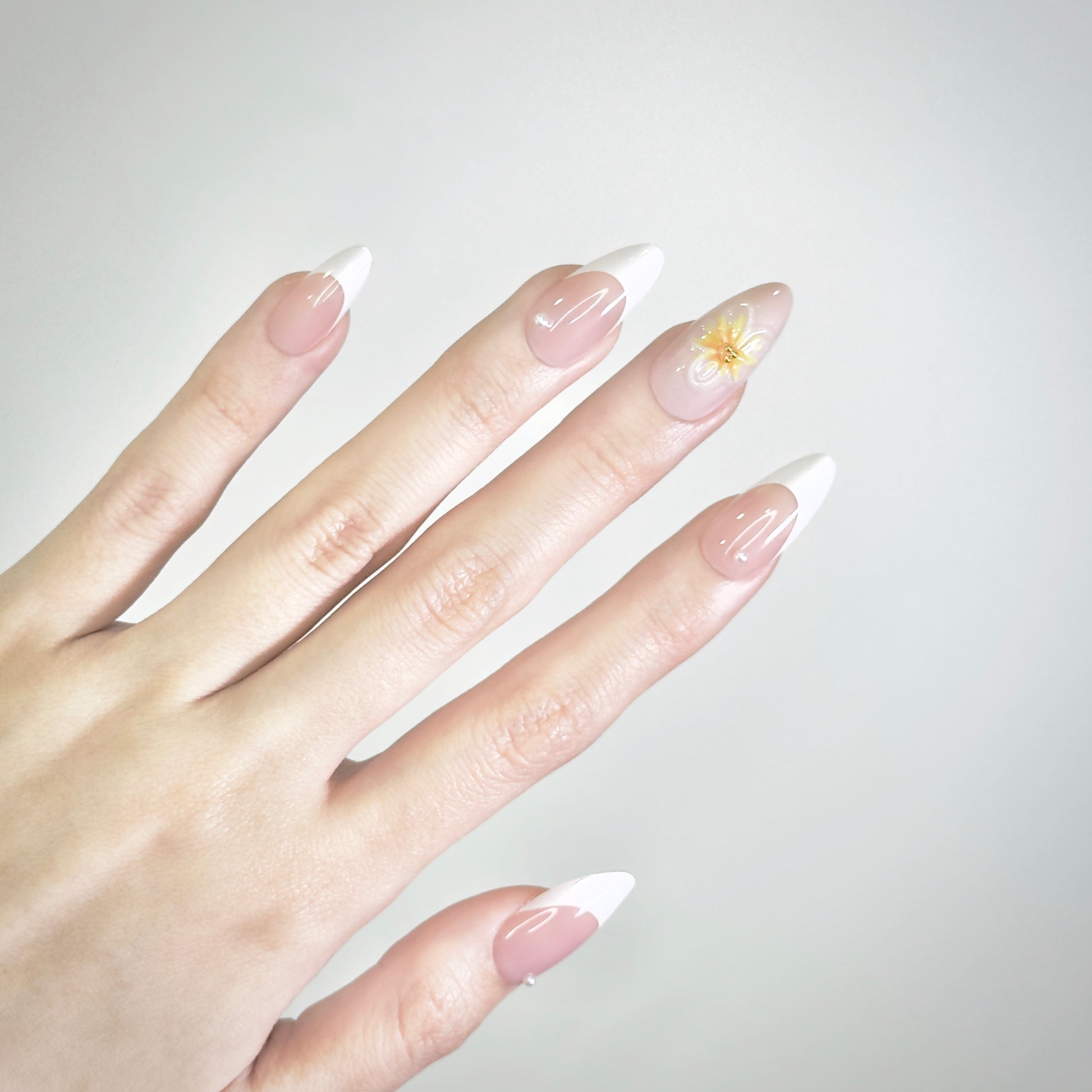 Daisy Delight - Neon Nails